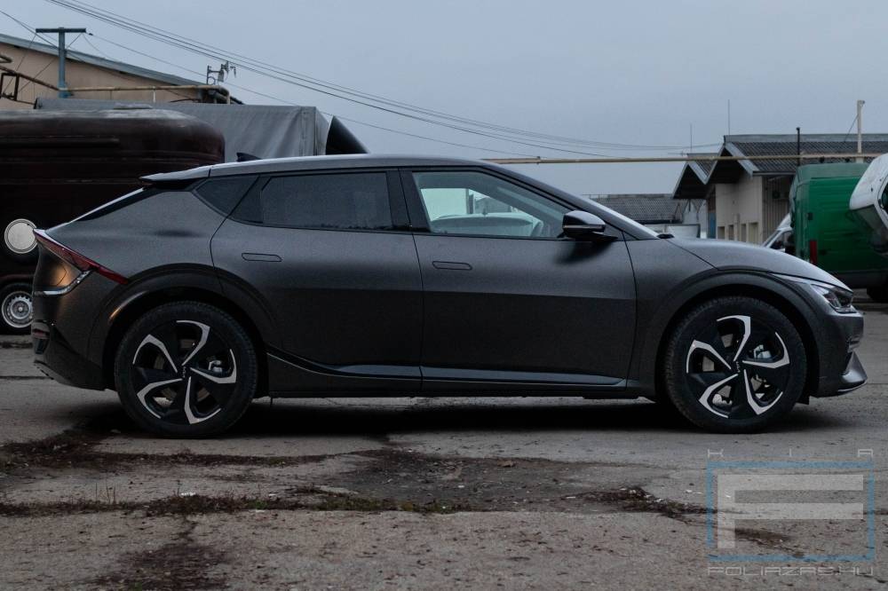 Kia fóliázás KIA EV6 Teckwrap HM01 Darg Grey Silk Budapest jobb nézet galéria kép