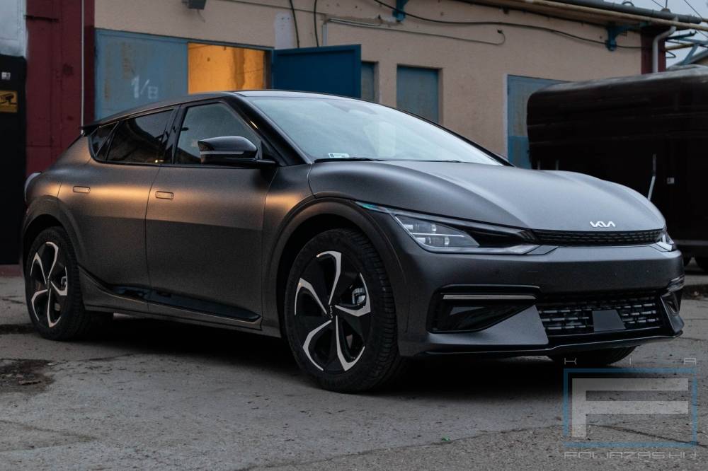 Kiafóliázás KIA EV6 Teckwrap HM01 Darg Grey Silk Csepel jobb első nézet galéria kép